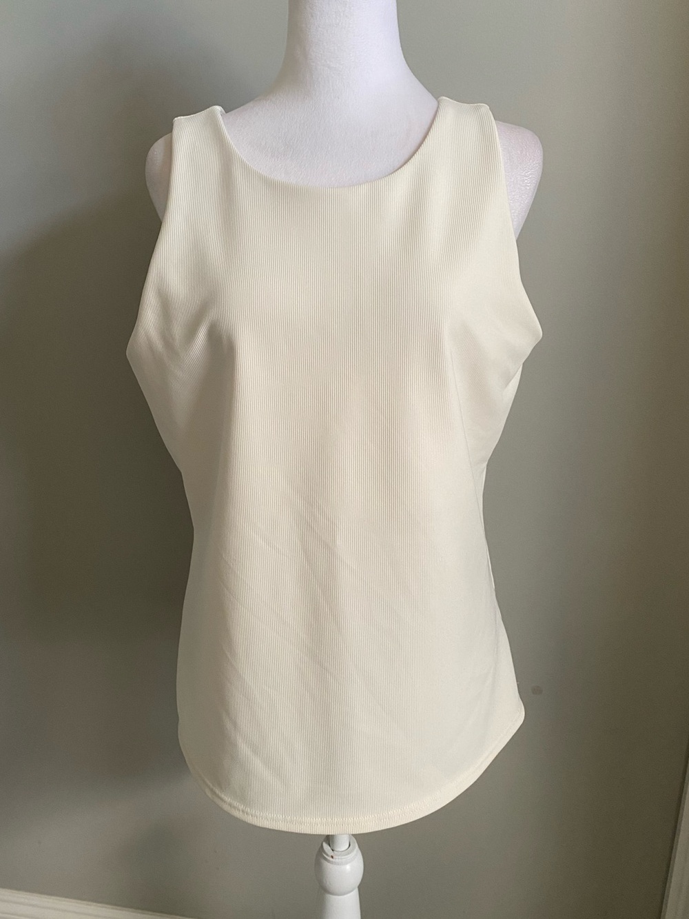 32 Degrees Cream Scoop Neck Tank Top with Built in Bra